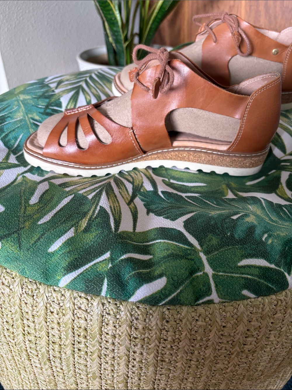 Pikinos Leather Cutout Lace-Up Sandal..worn once - Picture 2 of 8